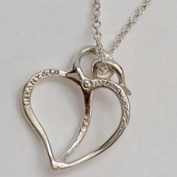 Authent Tiffany & Co. 925 Elsa Peretti Silver fruit heart pendant RARE! - Picture 1 of 15